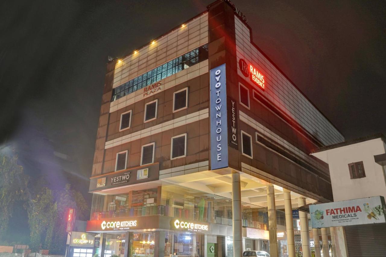 Oyo Townhouse 1070 Ramis Plaza Hotel Taliparamba Luaran gambar